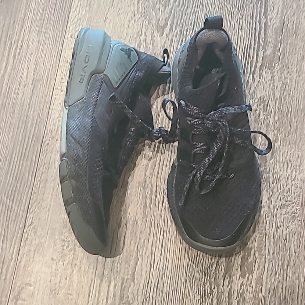 Under Armour Projecr Rock 3 HOVR Sneakers Size 4